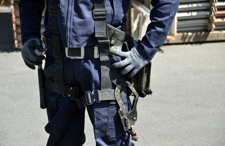 沖縄で戸建て住宅建設の足場施工職人を求人 | 東京で鳶の求人なら職人を育てる株式会社アーネストウィング